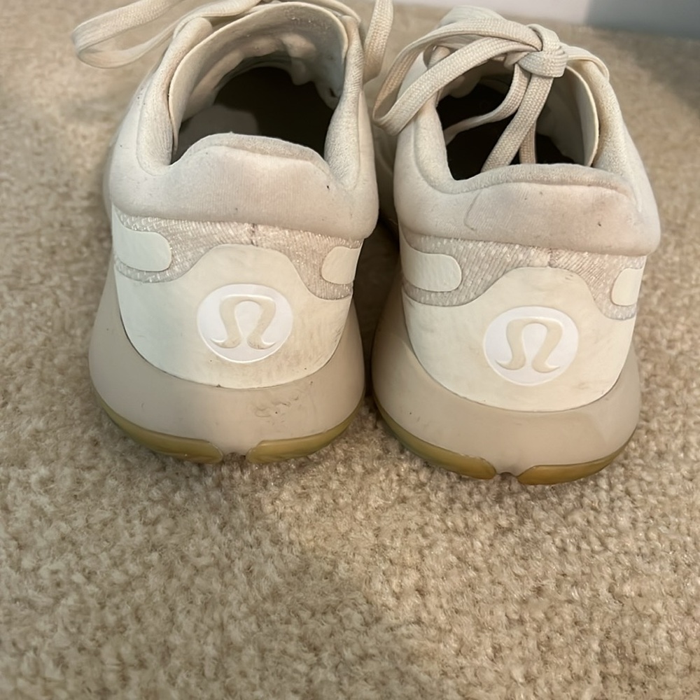 Lululemon sneakers size 7.5 white - Picture 2 of 4